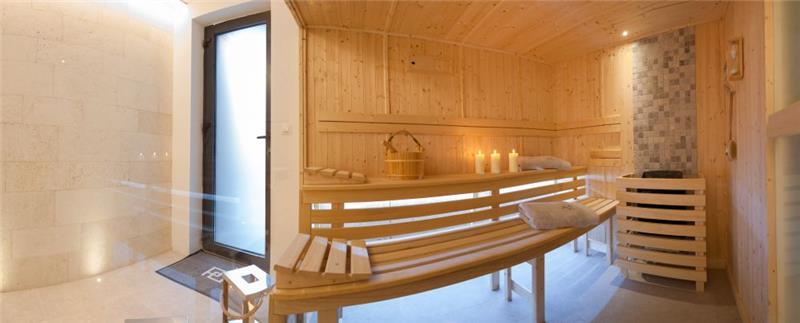 Spectacular 4 Bedroom Luxury Villa with Infinity Pool on Brac Island, sleeps 8