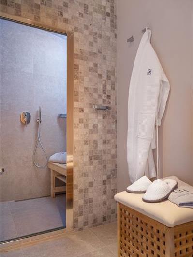 Spectacular 4 Bedroom Luxury Villa with Infinity Pool on Brac Island, sleeps 8