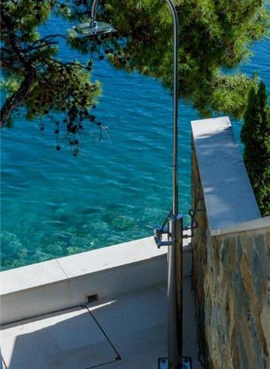 4 Bedroom Villa with Pool, Sumartin, sleeps 8