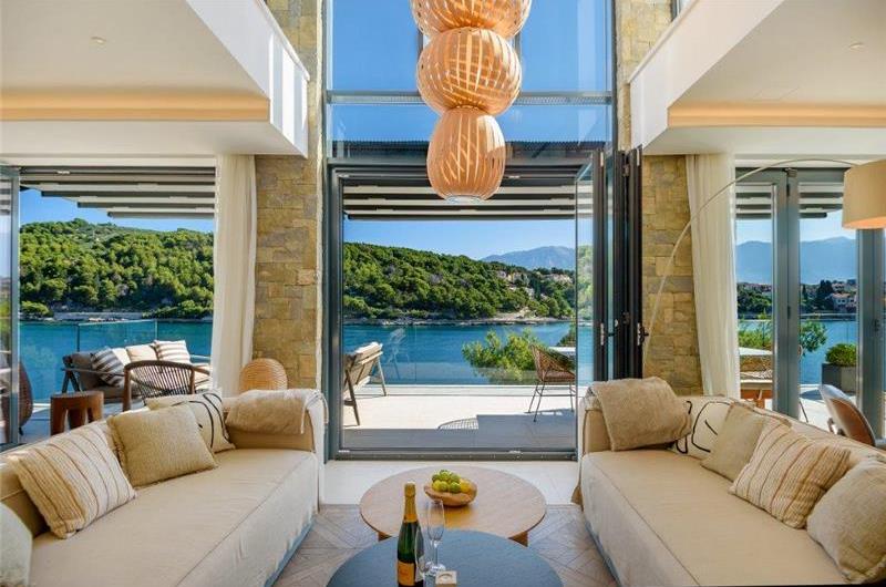 4 Bedroom Villa with Pool, Sumartin, sleeps 8