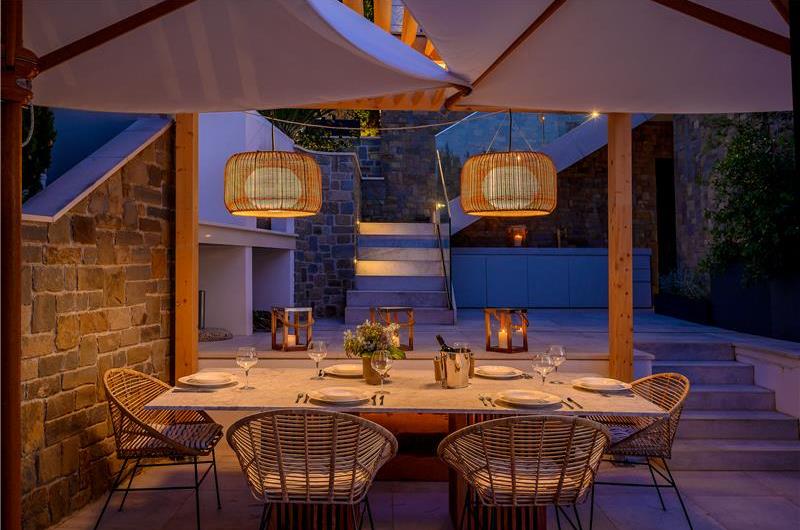 4 Bedroom Villa with Pool, Sumartin, sleeps 8