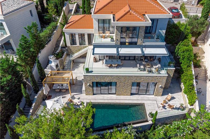 4 Bedroom Villa with Pool, Sumartin, sleeps 8