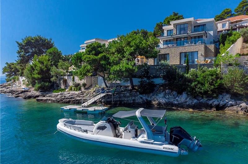 4 Bedroom Villa with Pool, Sumartin, sleeps 8