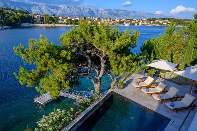 4 Bedroom Villa with Pool, Sumartin, sleeps 8