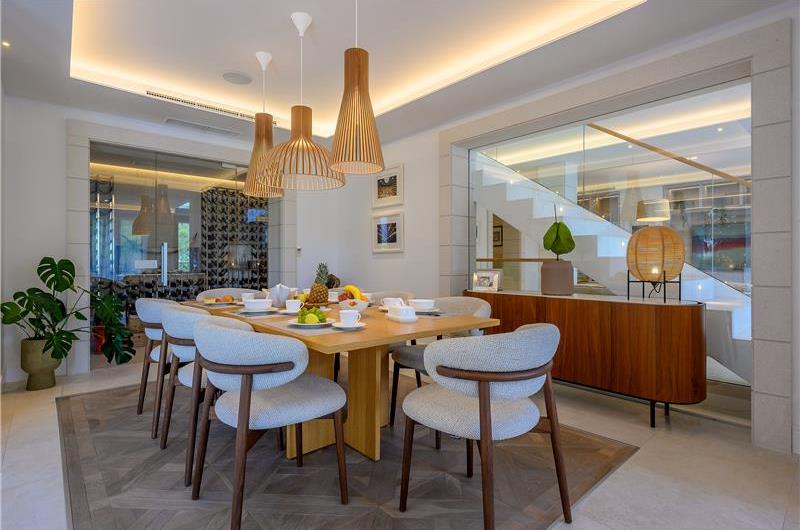 4 Bedroom Villa with Pool, Sumartin, sleeps 8