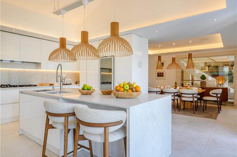 4 Bedroom Villa with Pool, Sumartin, sleeps 8