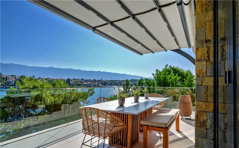 4 Bedroom Villa with Pool, Sumartin, sleeps 8