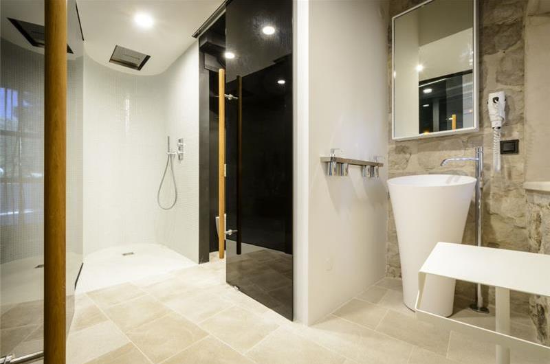 Luxury 6 bed villa with pool and large grounds in Zaton, Dubrovnik Region - sleeps 12-14