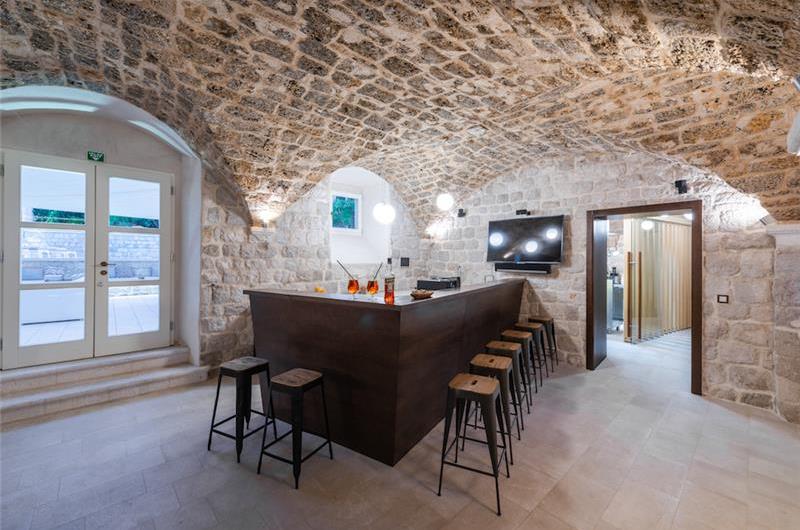 Luxury 6 bed villa with pool and large grounds in Zaton, Dubrovnik Region - sleeps 12-14