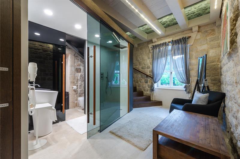 Luxury 6 bed villa with pool and large grounds in Zaton, Dubrovnik Region - sleeps 12-14
