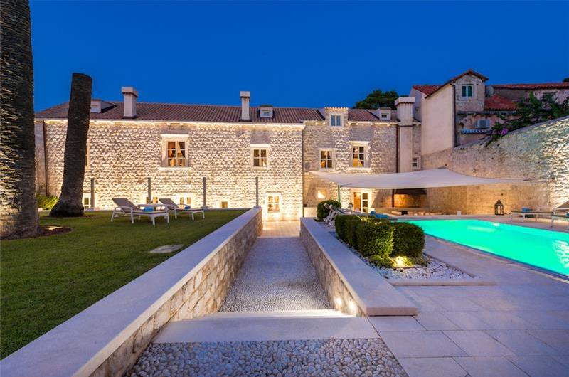 Luxury 6 bed villa with pool and large grounds in Zaton, Dubrovnik Region - sleeps 12-14