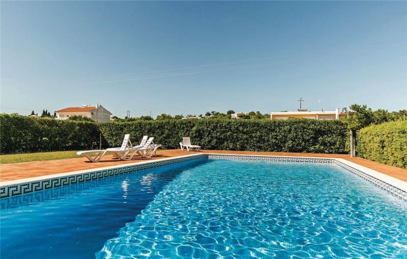 3 Bedroom Villa with Pool near Praia dos Salgados, sleeps 6