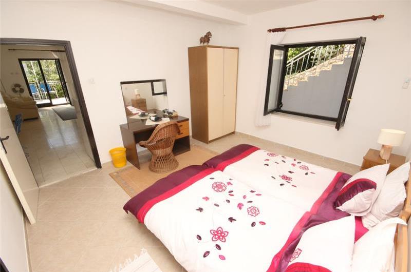2 Bedroom Seafront Apartment near Trogir, sleeps 4-5