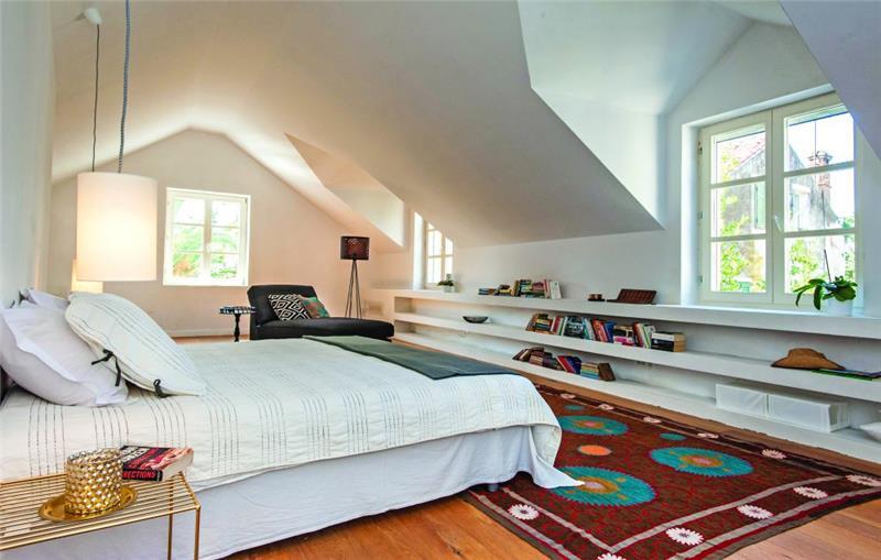 4 Bedroom Villa with Pool in Split City, sleeps 8