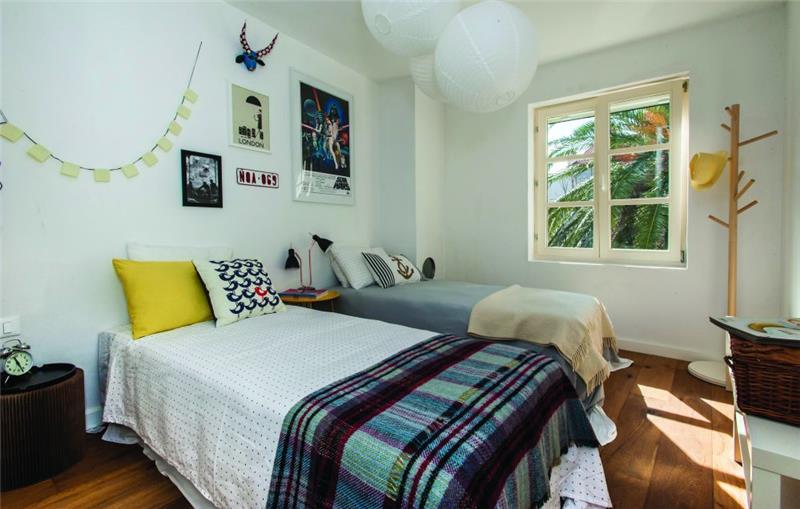 4 Bedroom Villa with Pool in Split City, sleeps 8