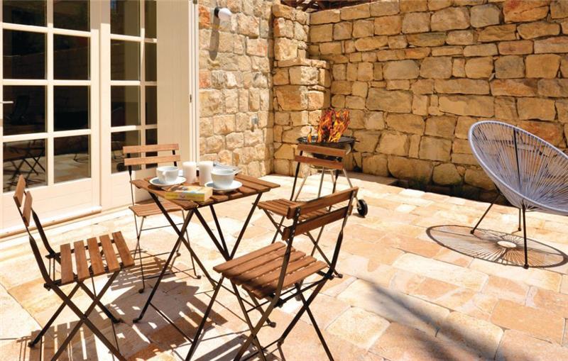 4 Bedroom Villa with Pool in Split City, sleeps 8