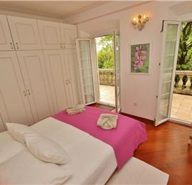 4 bedroom Villa with Heated Pool and Large Garden in Cilipi, near Dubrovnik - sleeps 8