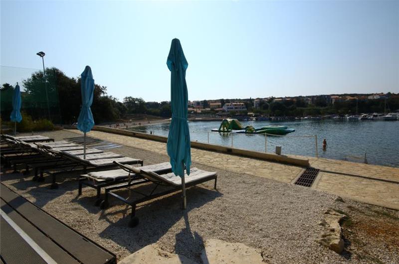 11 Bedroom Villa with Outdoor Pool and Indoor Penthouse Pool near Pula, sleeps 22-26