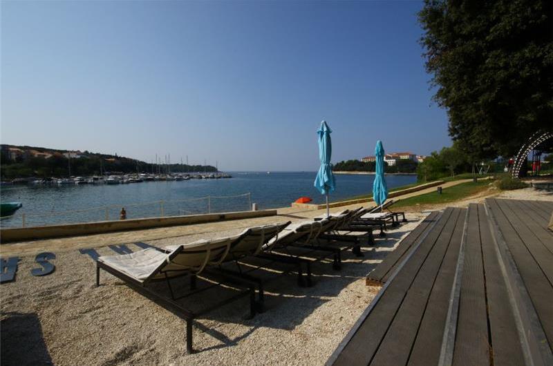 11 Bedroom Villa with Outdoor Pool and Indoor Penthouse Pool near Pula, sleeps 22-26