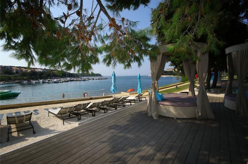 11 Bedroom Villa with Outdoor Pool and Indoor Penthouse Pool near Pula, sleeps 22-26