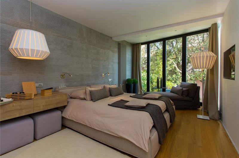 11 Bedroom Villa with Outdoor Pool and Indoor Penthouse Pool near Pula, sleeps 22-26