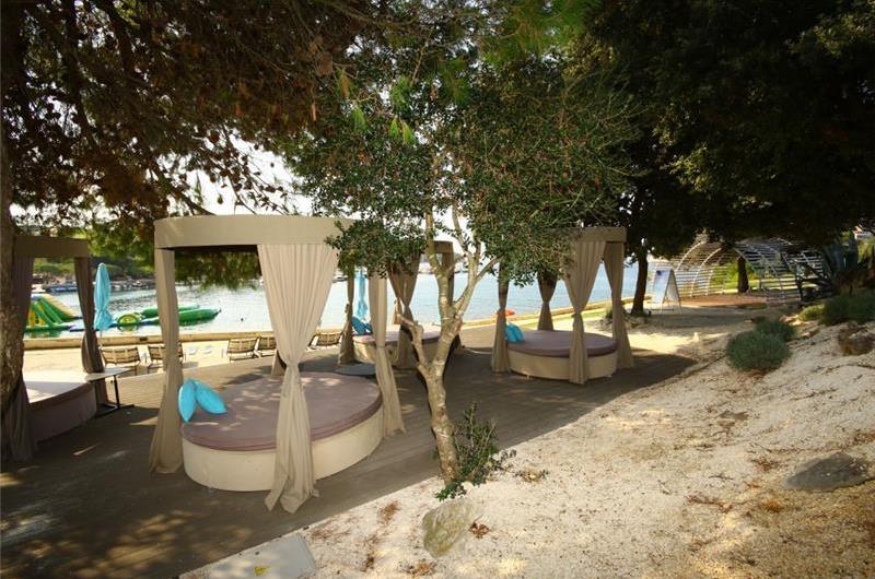 11 Bedroom Villa with Outdoor Pool and Indoor Penthouse Pool near Pula, sleeps 22-26