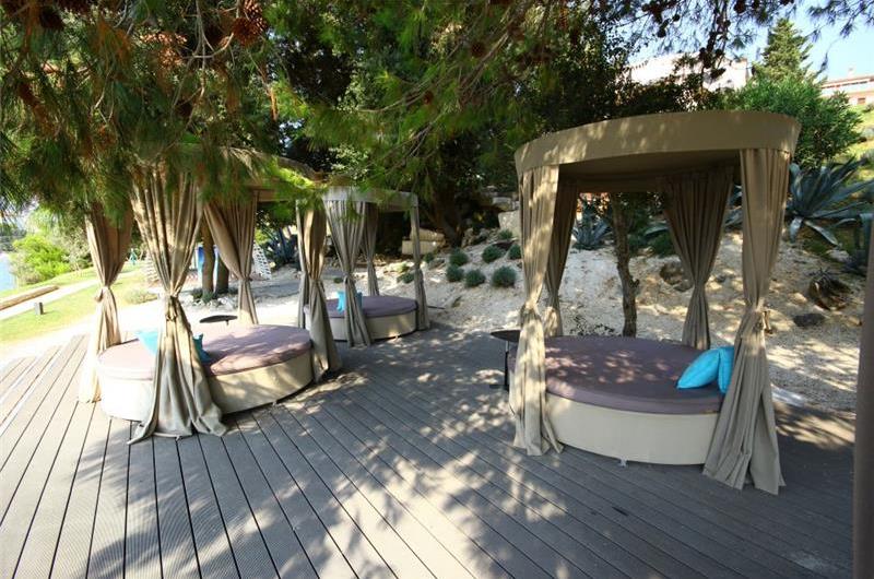 11 Bedroom Villa with Outdoor Pool and Indoor Penthouse Pool near Pula, sleeps 22-26