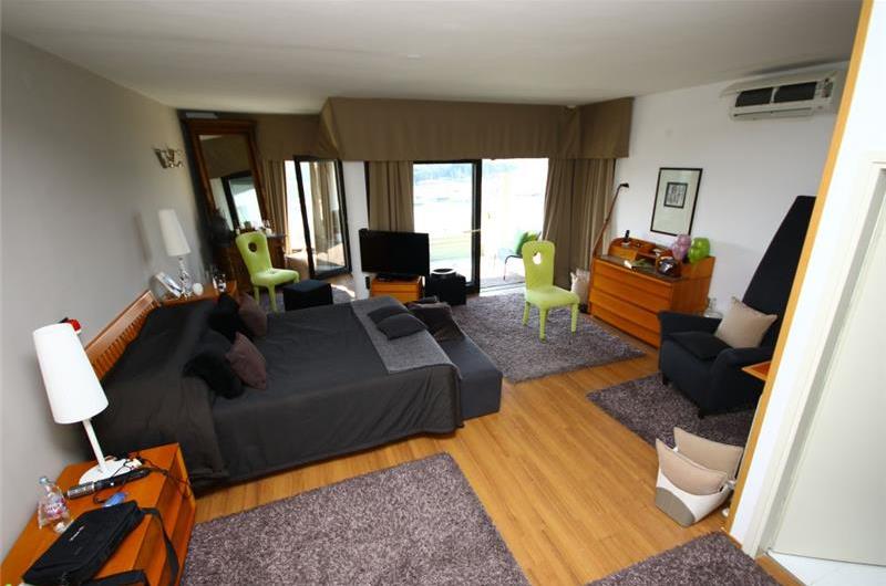 11 Bedroom Villa with Outdoor Pool and Indoor Penthouse Pool near Pula, sleeps 22-26