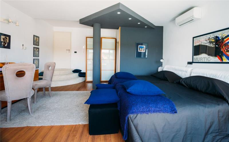 11 Bedroom Villa with Outdoor Pool and Indoor Penthouse Pool near Pula, sleeps 22-26