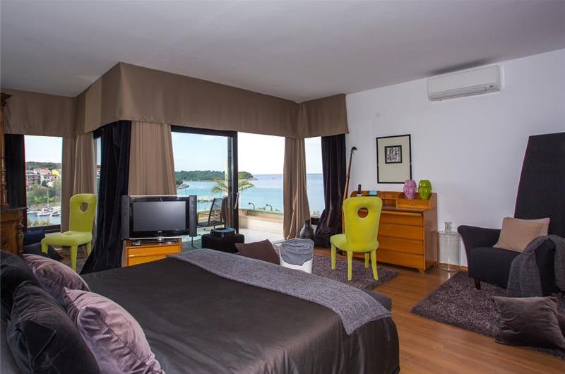 11 Bedroom Villa with Outdoor Pool and Indoor Penthouse Pool near Pula, sleeps 22-26