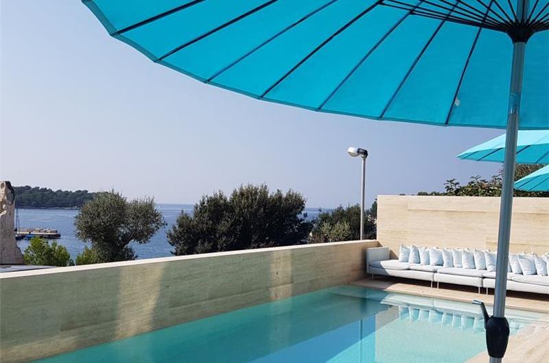 11 Bedroom Villa with Outdoor Pool and Indoor Penthouse Pool near Pula, sleeps 22-26