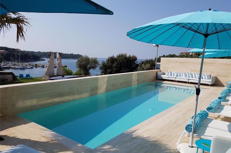 11 Bedroom Villa with Outdoor Pool and Indoor Penthouse Pool near Pula, sleeps 22-26