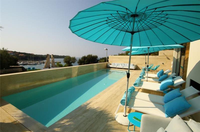 11 Bedroom Villa with Outdoor Pool and Indoor Penthouse Pool near Pula, sleeps 22-26