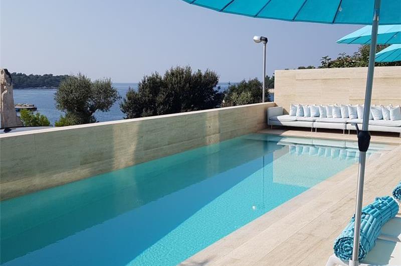 11 Bedroom Villa with Outdoor Pool and Indoor Penthouse Pool near Pula, sleeps 22-26