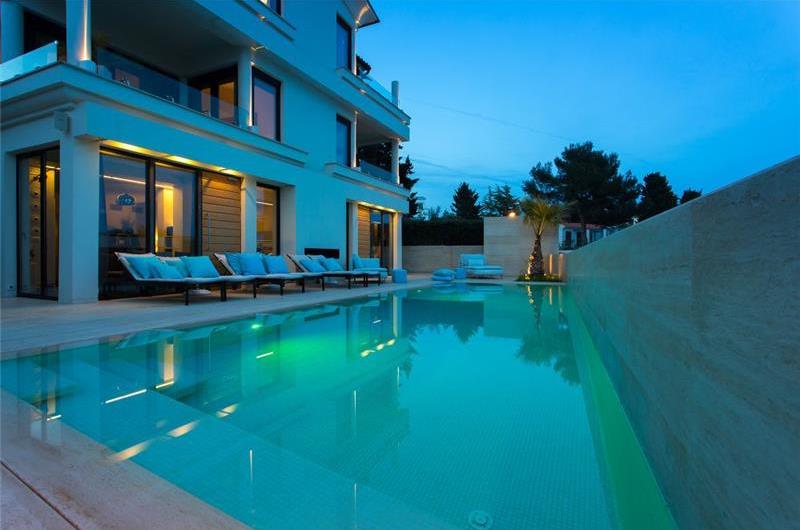 11 Bedroom Villa with Outdoor Pool and Indoor Penthouse Pool near Pula, sleeps 22-26