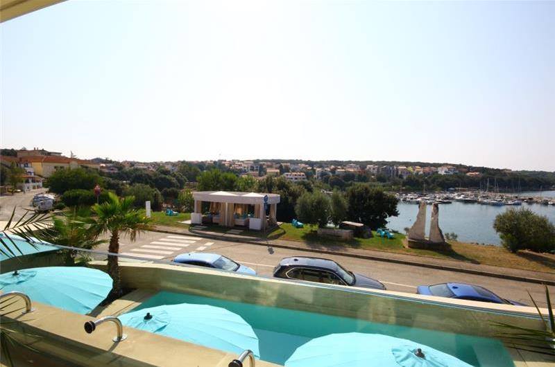 11 Bedroom Villa with Outdoor Pool and Indoor Penthouse Pool near Pula, sleeps 22-26
