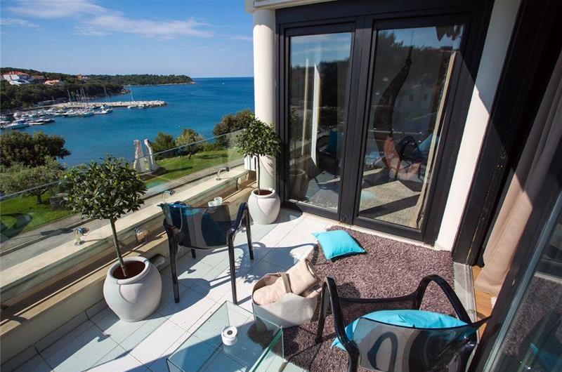 11 Bedroom Villa with Outdoor Pool and Indoor Penthouse Pool near Pula, sleeps 22-26