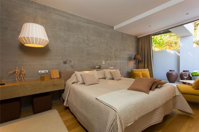 11 Bedroom Villa with Outdoor Pool and Indoor Penthouse Pool near Pula, sleeps 22-26