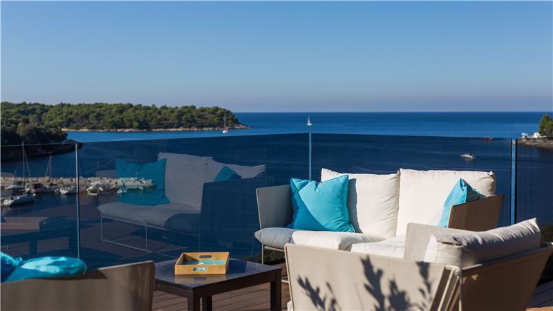 11 Bedroom Villa with Outdoor Pool and Indoor Penthouse Pool near Pula, sleeps 22-26