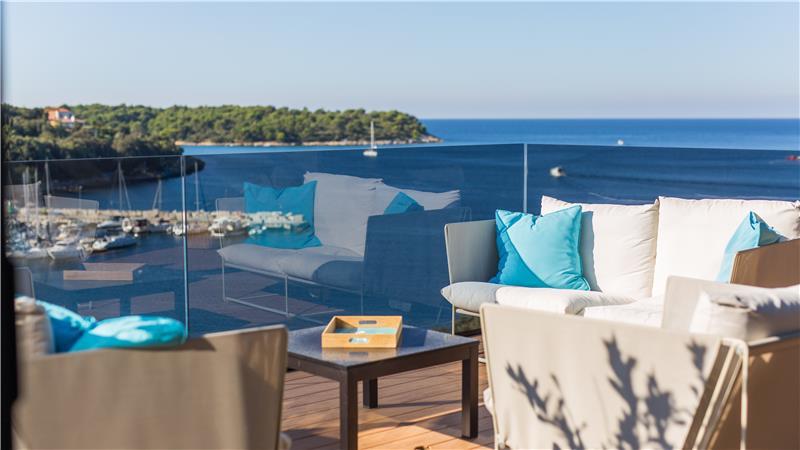 11 Bedroom Villa with Outdoor Pool and Indoor Penthouse Pool near Pula, sleeps 22-26