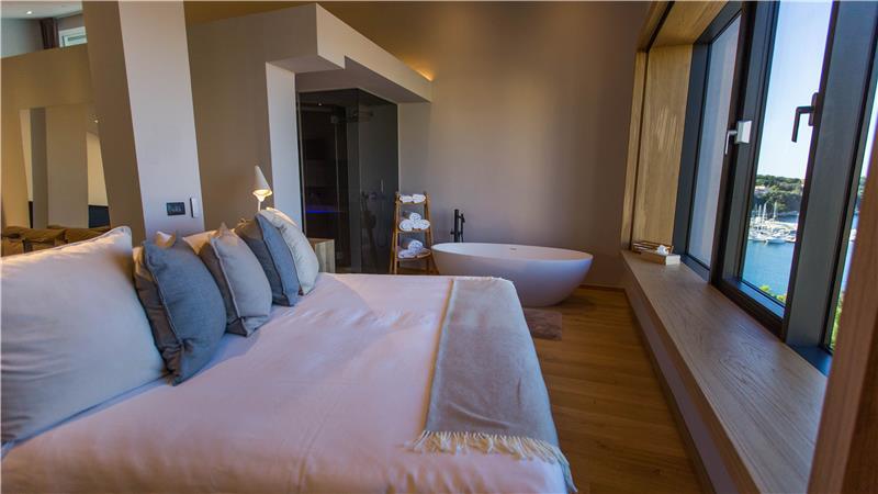 11 Bedroom Villa with Outdoor Pool and Indoor Penthouse Pool near Pula, sleeps 22-26