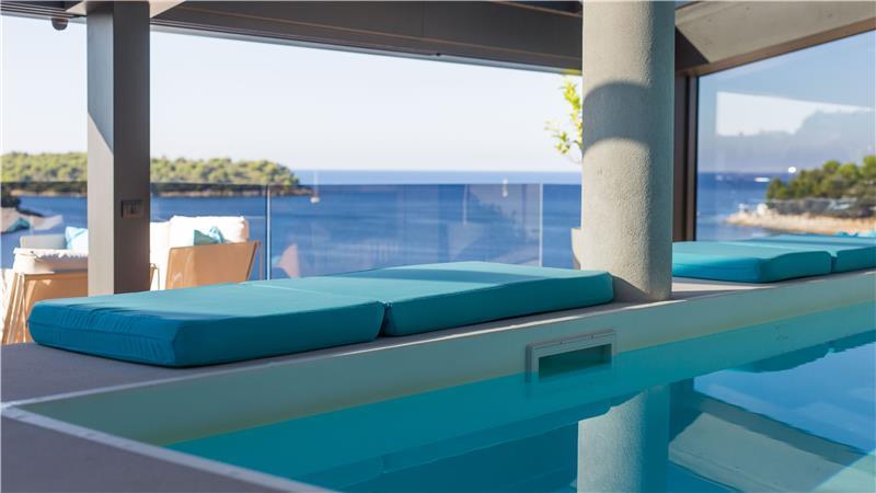 11 Bedroom Villa with Outdoor Pool and Indoor Penthouse Pool near Pula, sleeps 22-26