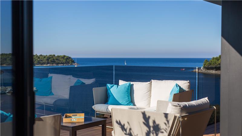 11 Bedroom Villa with Outdoor Pool and Indoor Penthouse Pool near Pula, sleeps 22-26