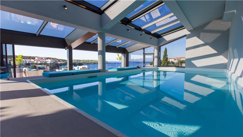11 Bedroom Villa with Outdoor Pool and Indoor Penthouse Pool near Pula, sleeps 22-26