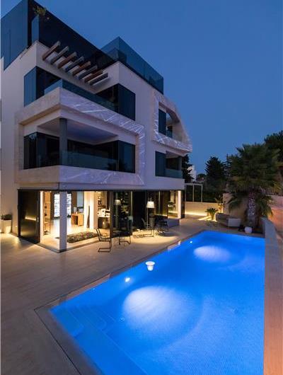11 Bedroom Villa with Outdoor Pool and Indoor Penthouse Pool near Pula, sleeps 22-26