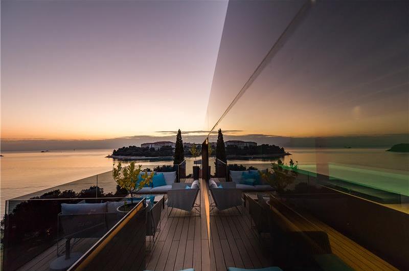 11 Bedroom Villa with Outdoor Pool and Indoor Penthouse Pool near Pula, sleeps 22-26