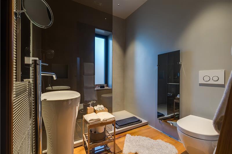 11 Bedroom Villa with Outdoor Pool and Indoor Penthouse Pool near Pula, sleeps 22-26