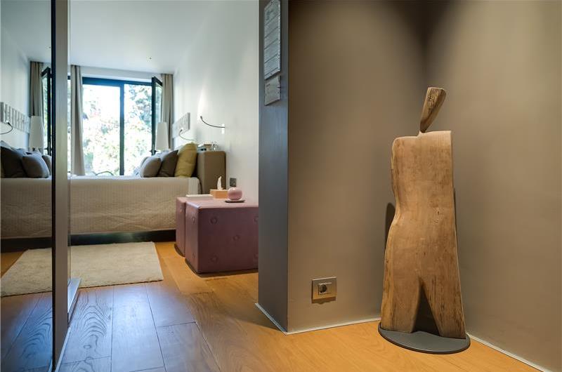 11 Bedroom Villa with Outdoor Pool and Indoor Penthouse Pool near Pula, sleeps 22-26