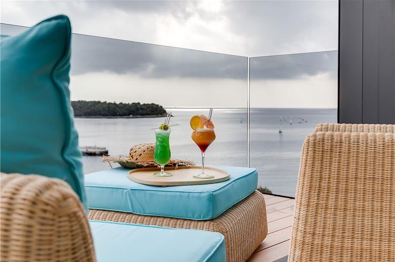 11 Bedroom Villa with Outdoor Pool and Indoor Penthouse Pool near Pula, sleeps 22-26