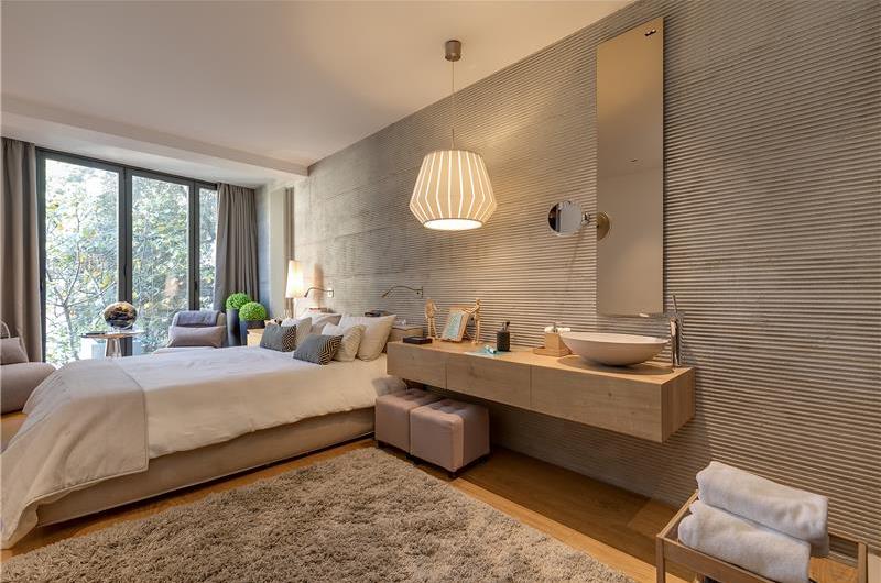 11 Bedroom Villa with Outdoor Pool and Indoor Penthouse Pool near Pula, sleeps 22-26